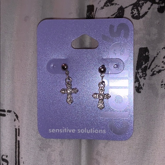 Claire's Jewelry - Claire’s earrings *free with any bundle of 1+*